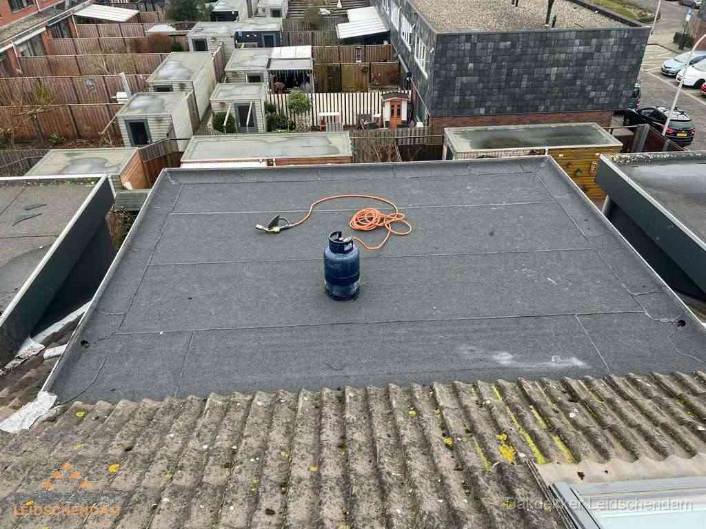Dakreparatie plat dak met bitumen in Leidschendam