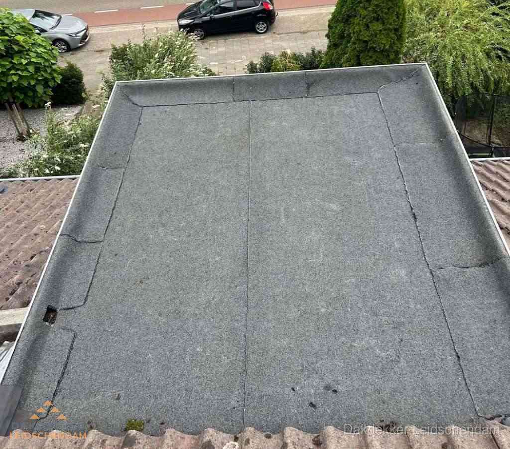Dakbedekking schuur met bitumen in Leidschendam