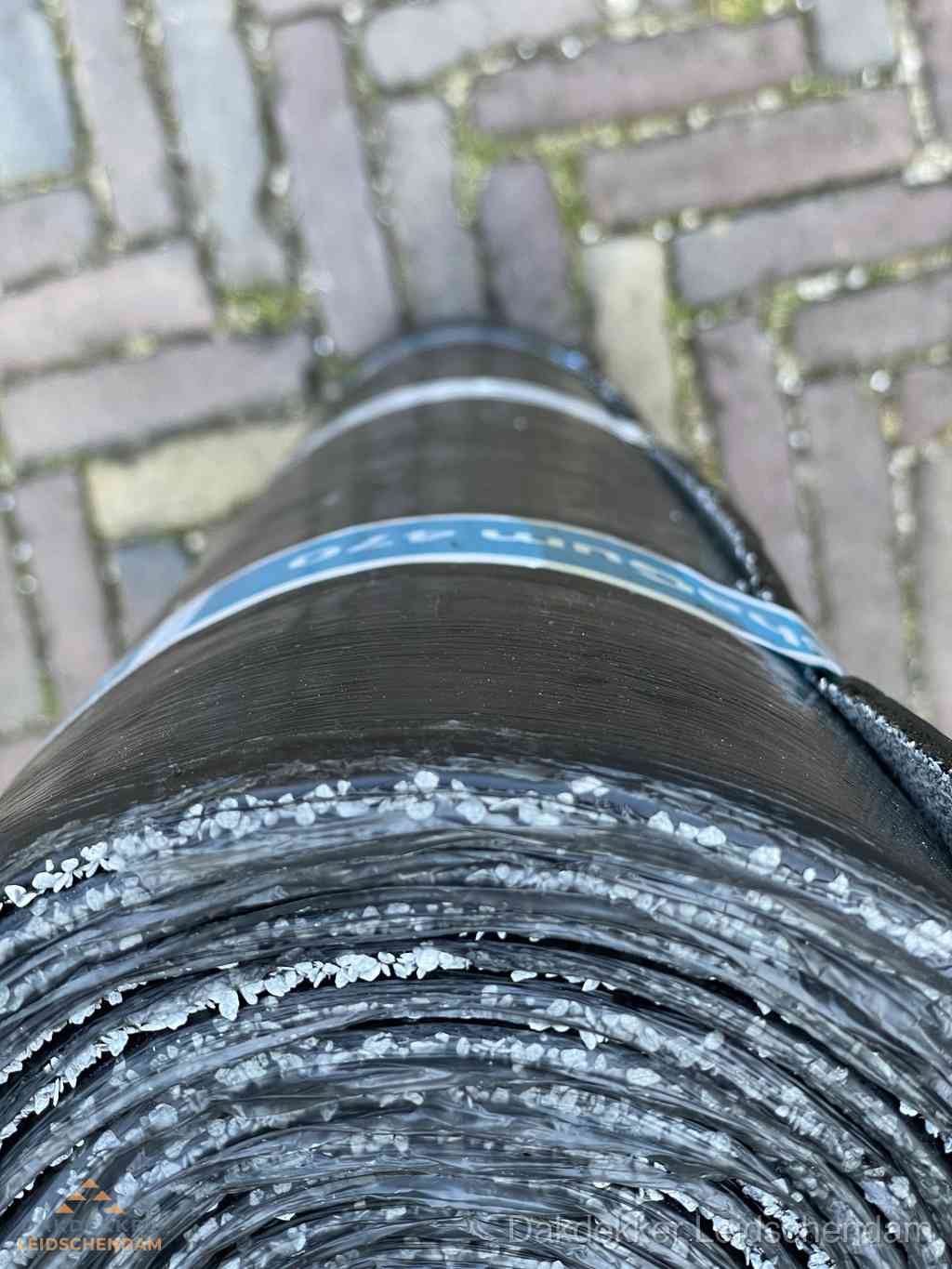 Rol bitumen dakleer met leislag voor plat dak in Leidschendam